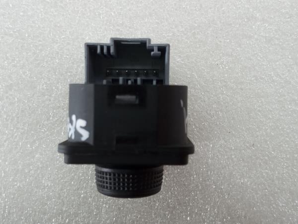 Botão / interruptor electromecânico / relé SKODA Kodiaq (NS7) Imagem-3