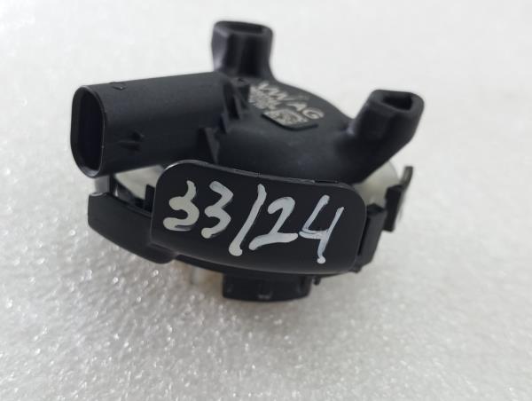 Botão / interruptor electromecânico / relé SKODA Kodiaq (NS7) Imagem-1