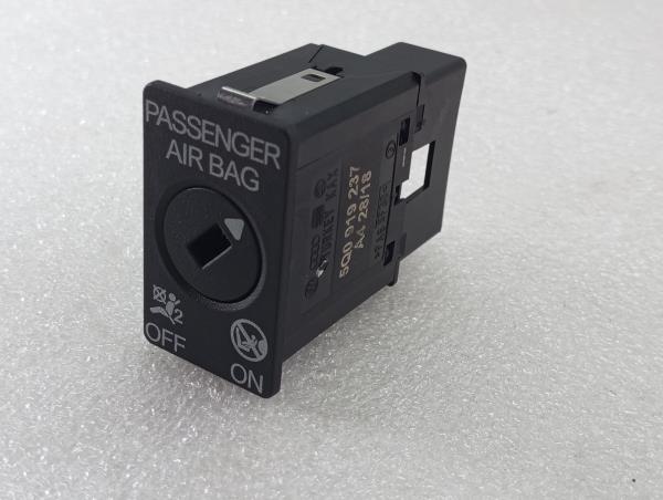 Botão / interruptor electromecânico / relé SKODA Kodiaq (NS7) Imagem-1