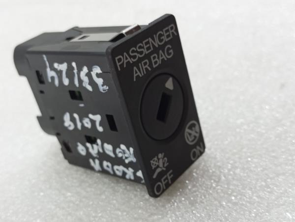 Botão / interruptor electromecânico / relé SKODA Kodiaq (NS7) Imagem-2