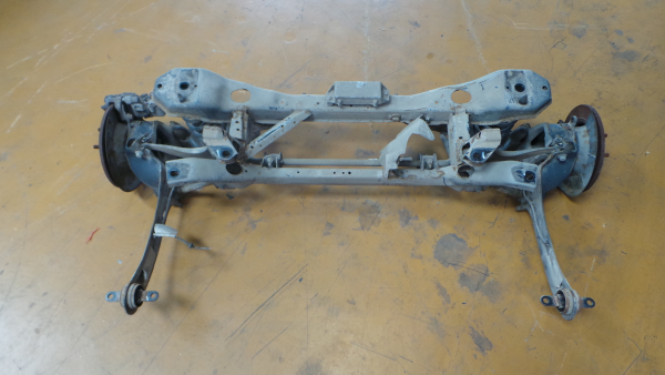 Essieu arrière à tambours VOLVO V50 (MW)