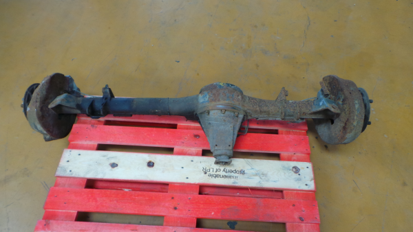 Rear axle with drum brakes LAND ROVER Range Rover II (P38A)