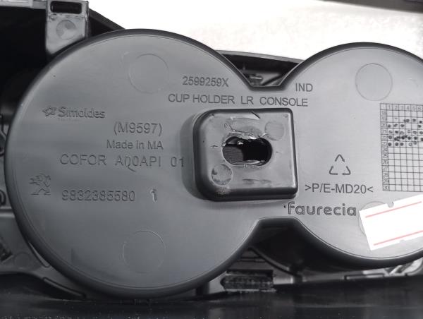 Center console  PEUGEOT 2008 II (U_) Imagem-6