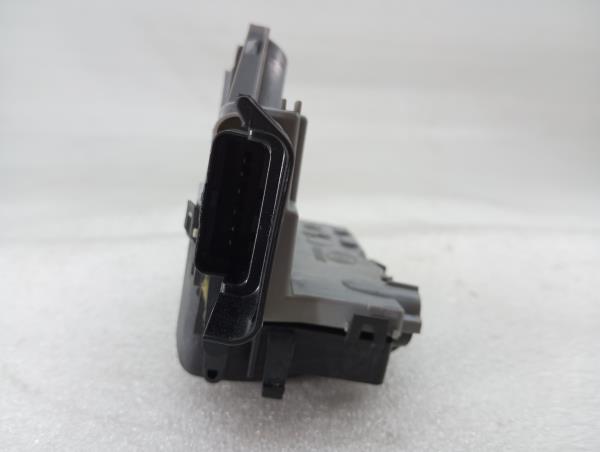 Cerradura / cierre puerta trasera izquierda PEUGEOT 3008 I (0U_) Imagem-1