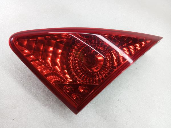 Piloto derecho del maletero PEUGEOT 3008 I (0U_)