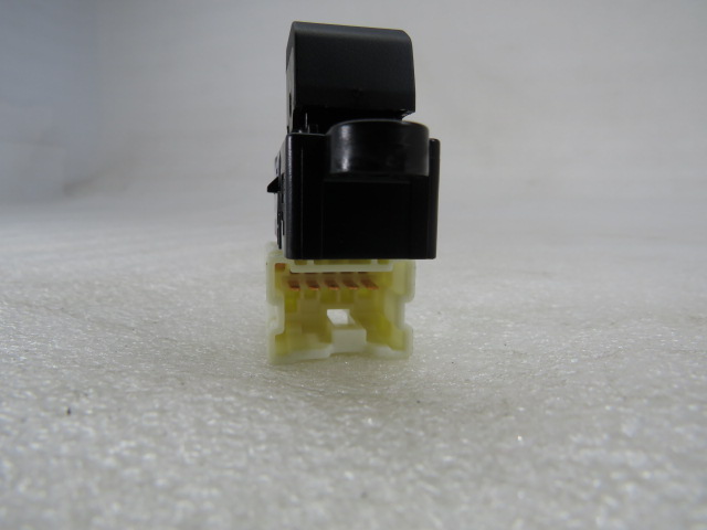 Comando / botão / interruptor vidros trás direito SUZUKI Swift V (RZ, AZ) Imagem-3