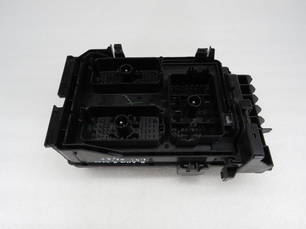Fuse box / SAM / BSI OPEL Astra K Sports Tourer Imagem-1