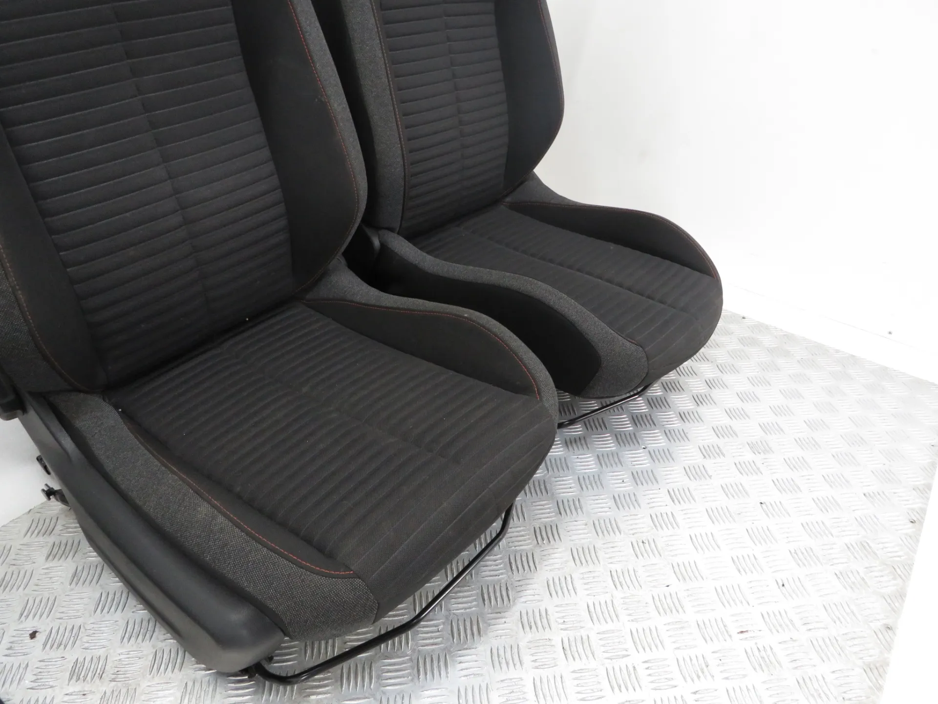Conjunto de bancos PEUGEOT 208 II Imagem-1