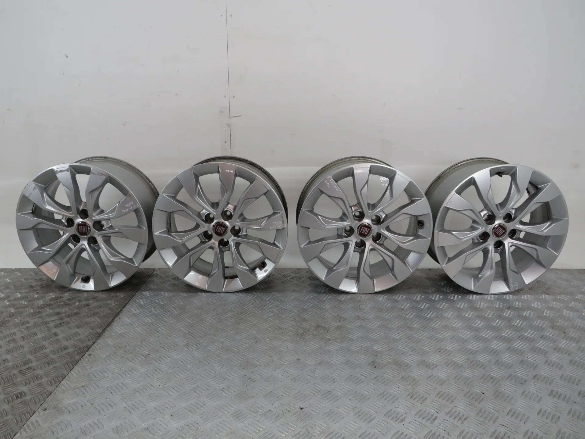 Conjunto de jantes FIAT Tipo Hatchback (357_)
