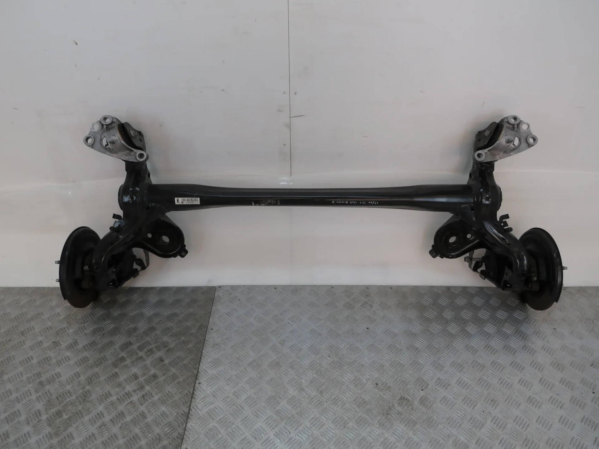 Rear axle with discs OPEL Astra K Sports Tourer