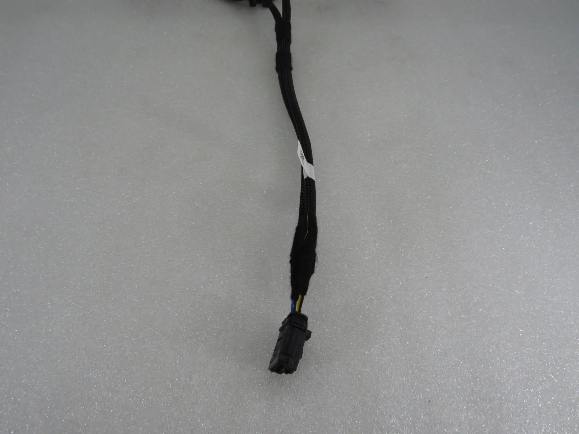 Right rear seatbelt pretensioner PEUGEOT 208 II Imagem-1