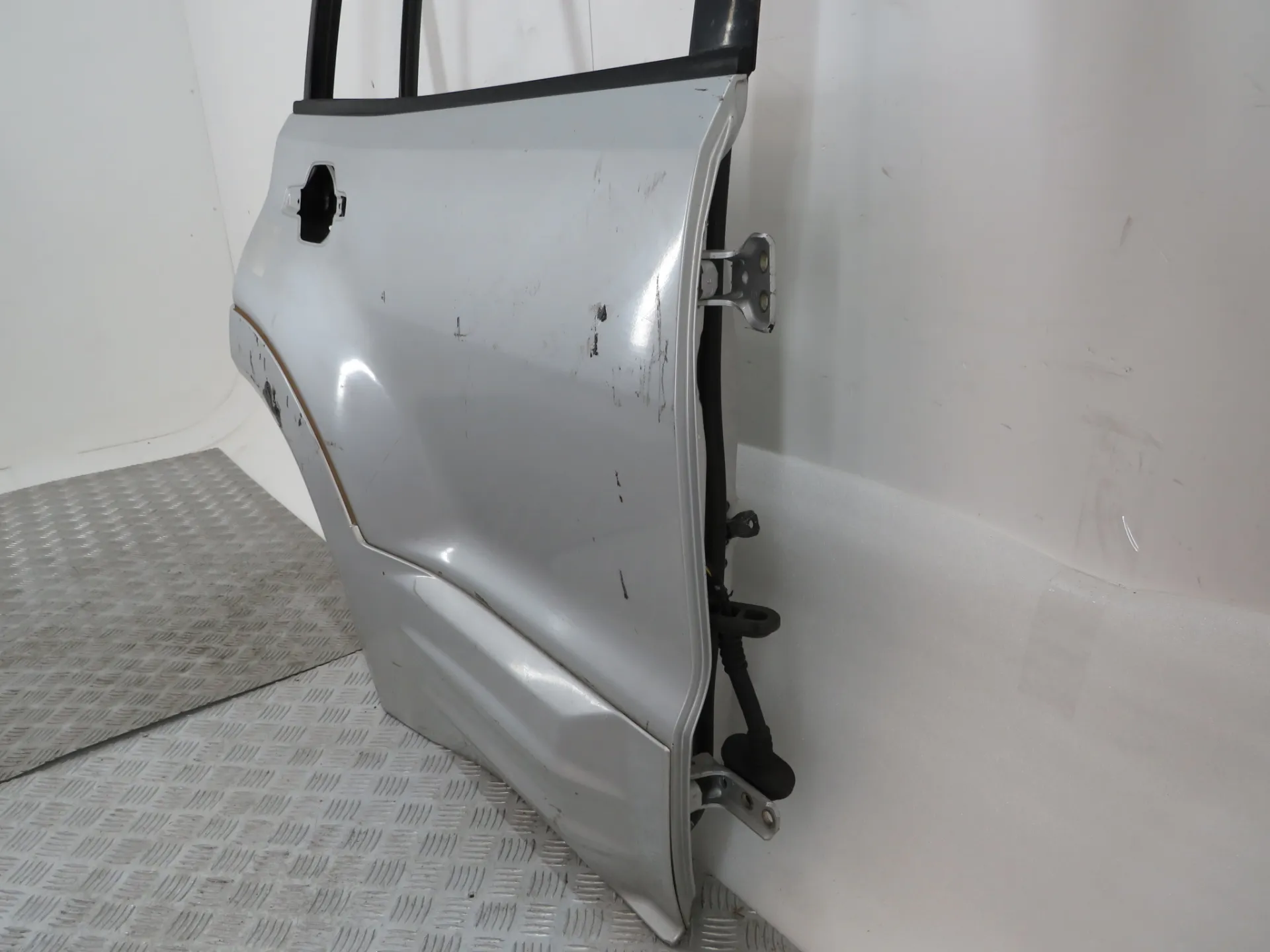 Porte arrière Droite MITSUBISHI Pajero III (V6_W, V7_W) Imagem-1