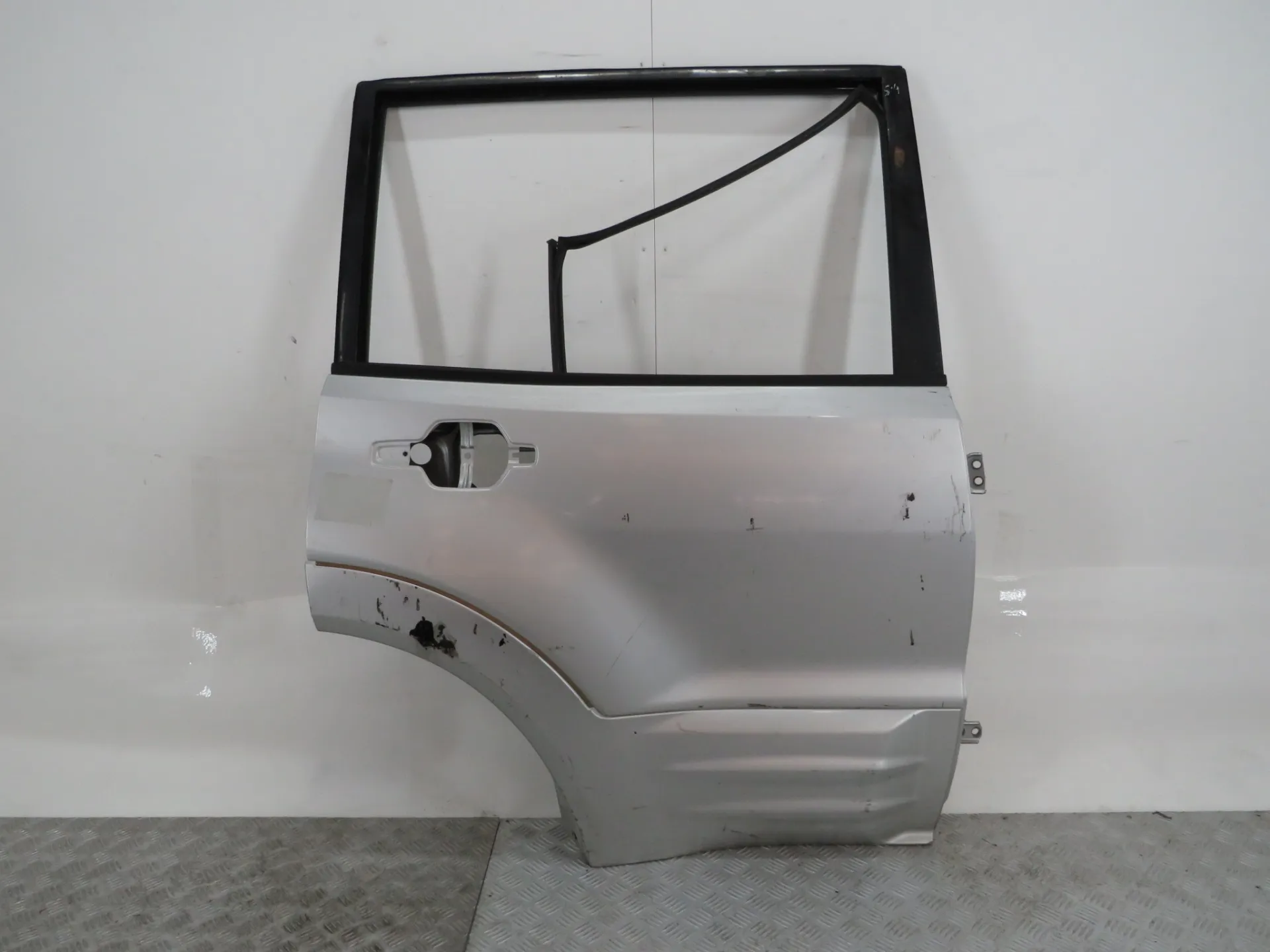 Porta trás direita MITSUBISHI Pajero III (V6_W, V7_W)