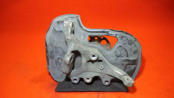 Left front steering knuckle MERCEDES-BENZ Classe C (W204)