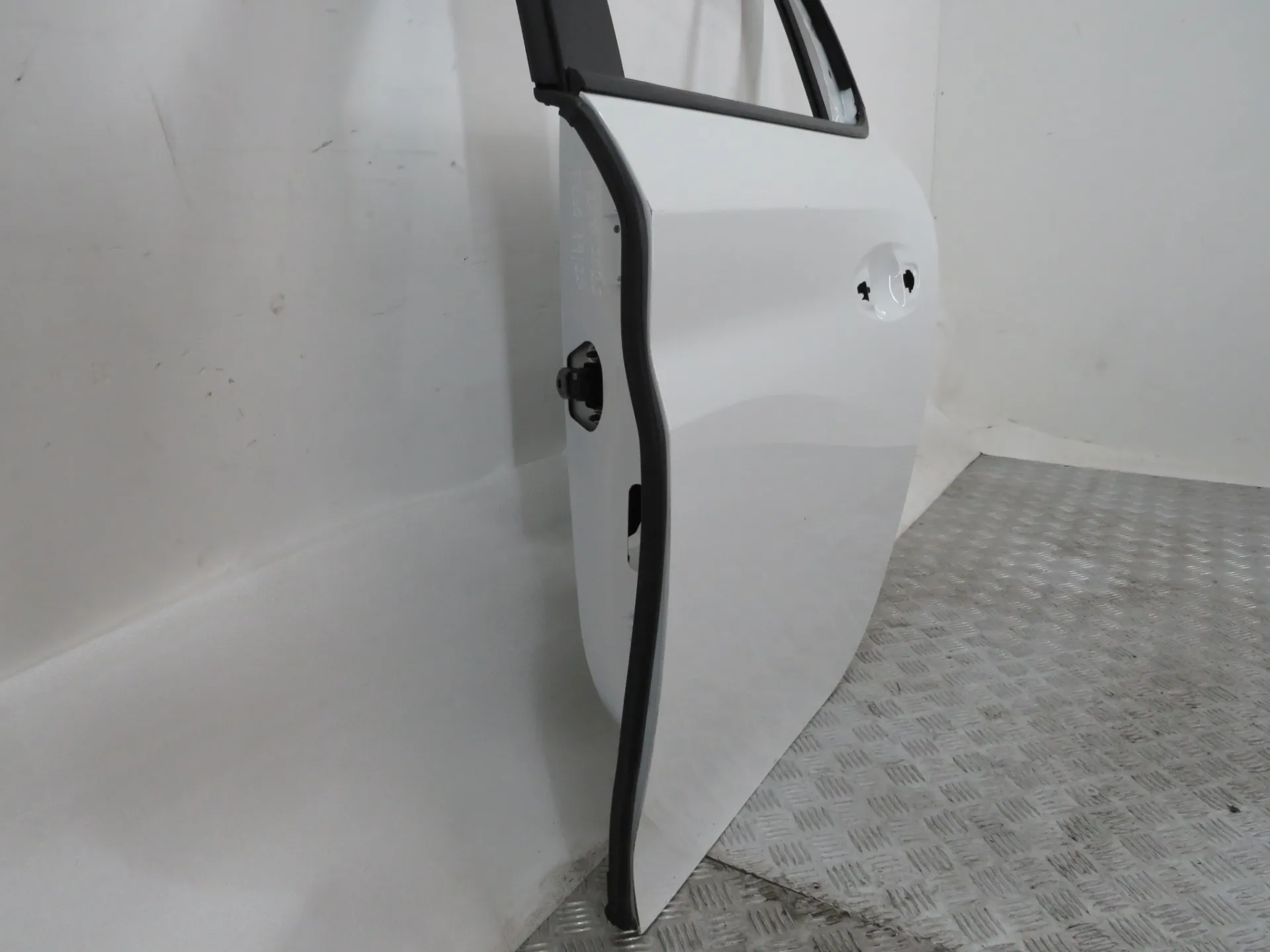 Porta trás esquerda PEUGEOT 208 II Imagem-1