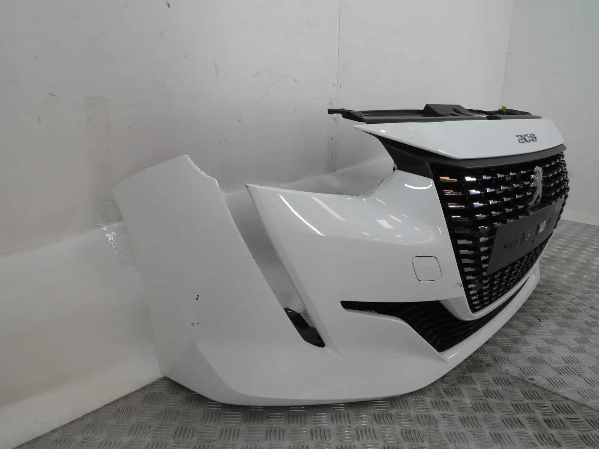 Front Bumper PEUGEOT 208 II Imagem-1