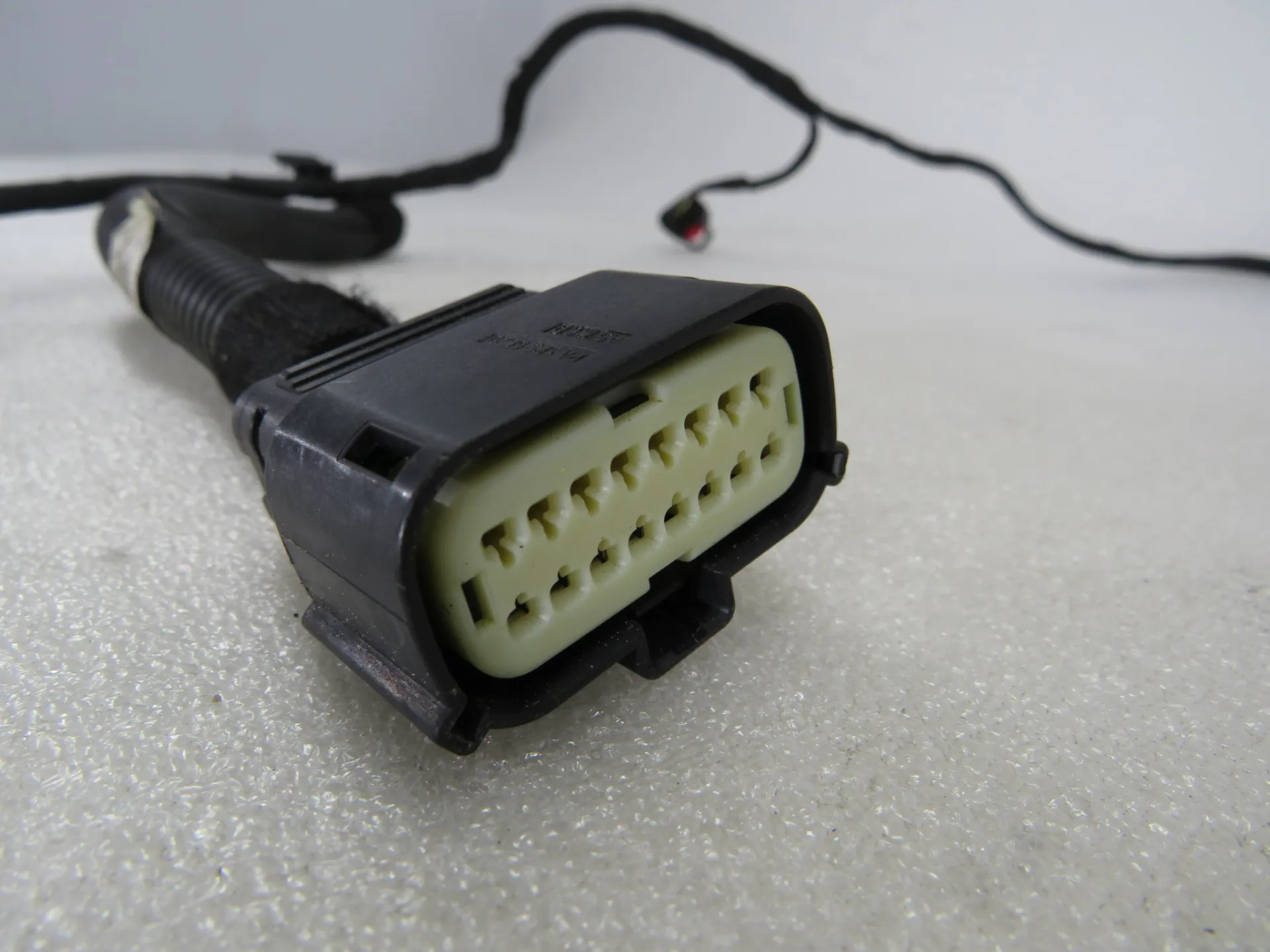 Rear bumper installation OPEL Astra K Sports Tourer Imagem-1