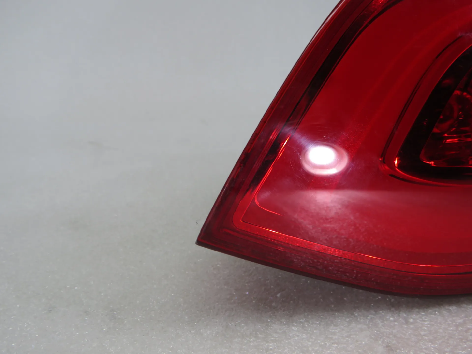 Right Tailgate light PEUGEOT 308 SW II Van (LC_) Imagem-1