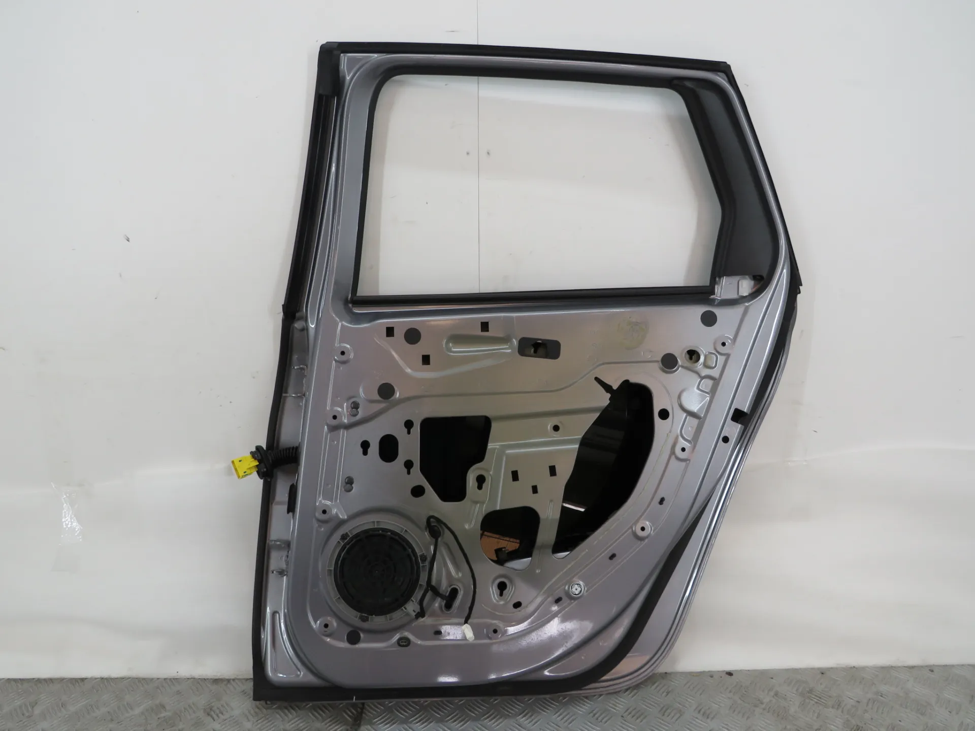 Right rear door PEUGEOT 308 SW II Van (LC_) Imagem-3