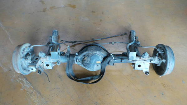 Essieu arrière à tambours HYUNDAI H-1 / Starex (A1) Imagem-2