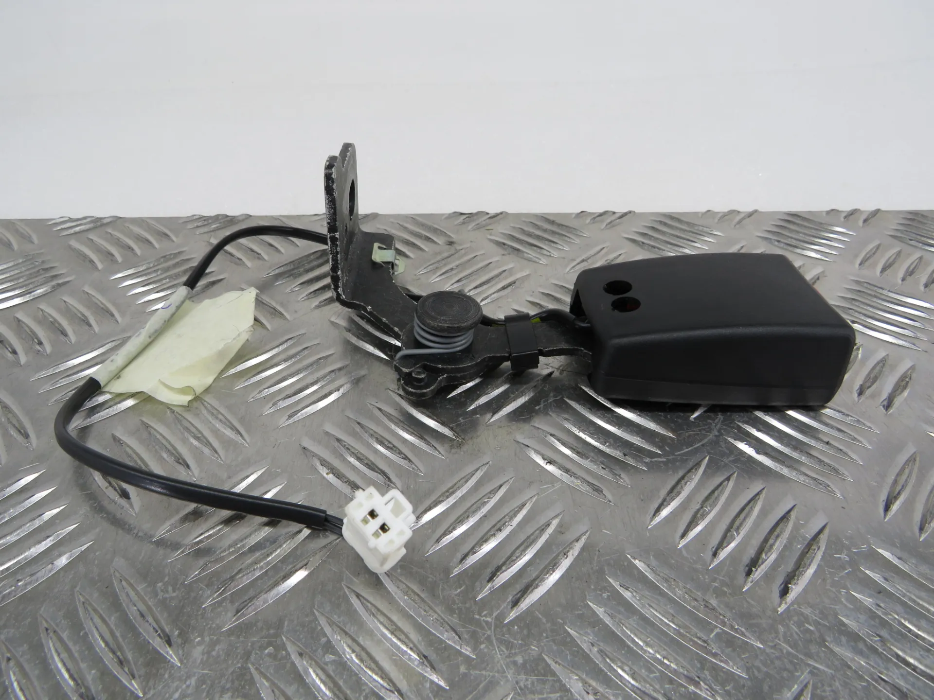 Fibbia cintura posteriore sinistra PEUGEOT 308 SW II Van (LC_)