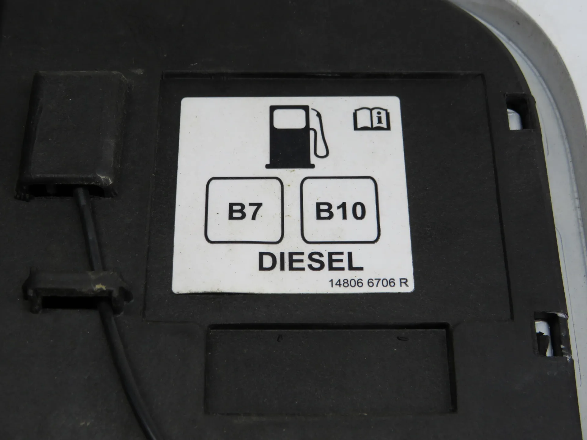 Bouchon/Volet De Trappe De Réservoir à Carburant  RENAULT Master III (FV) Imagem-4