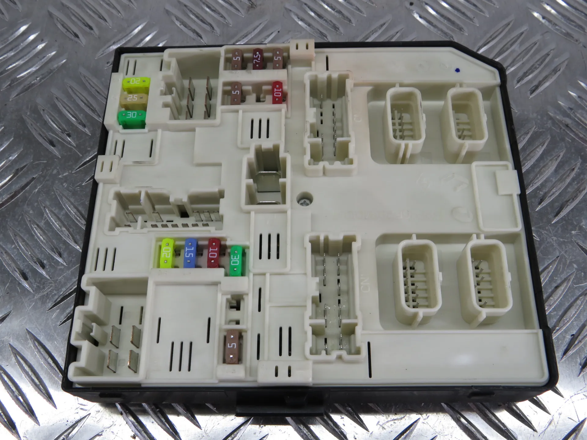 Fuse box / SAM / BSI RENAULT Master III (FV) Imagem-1
