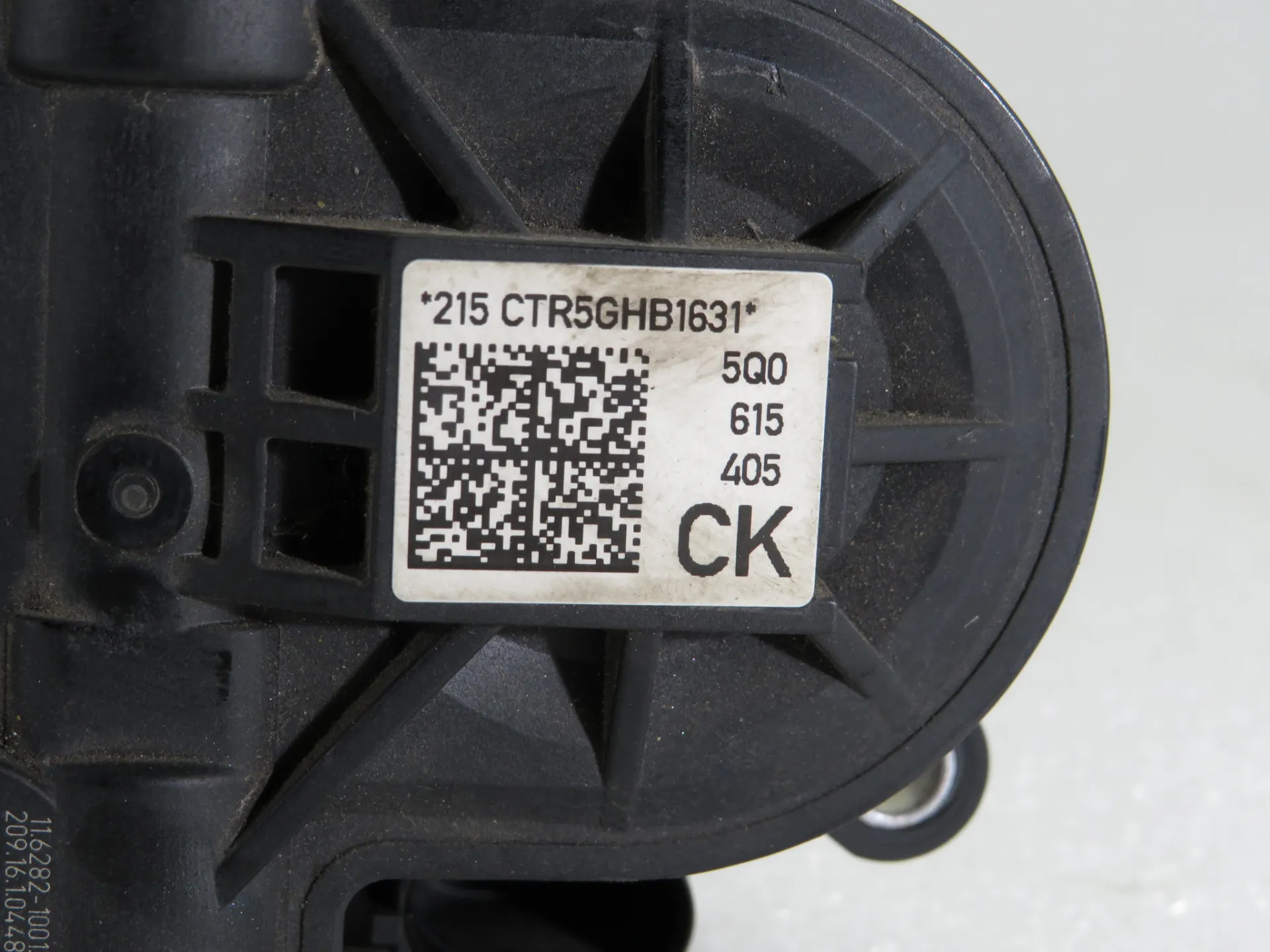 Left rear Brake Caliper VOLKSWAGEN Golf VII Variant (BA5, BV5) Imagem-4