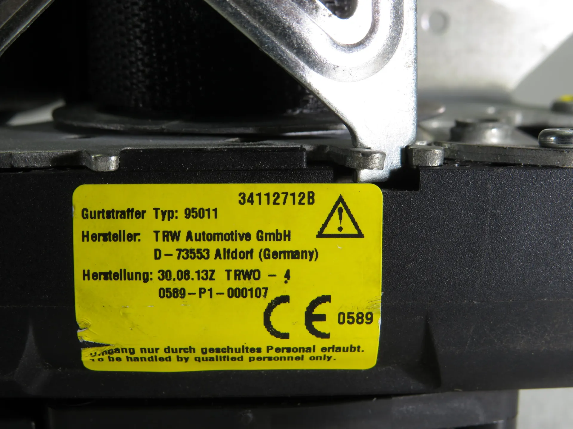 Left rear seatbelt pretensioner MERCEDES-BENZ Classe S (W222, V222, X222) Imagem-4