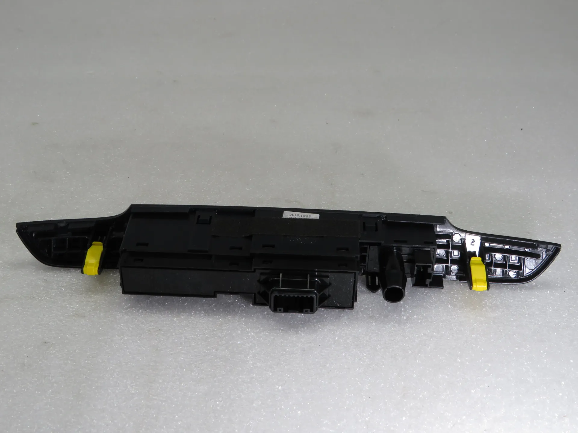 Botão / interruptor electromecânico / relé HYUNDAI Tucson (TL)