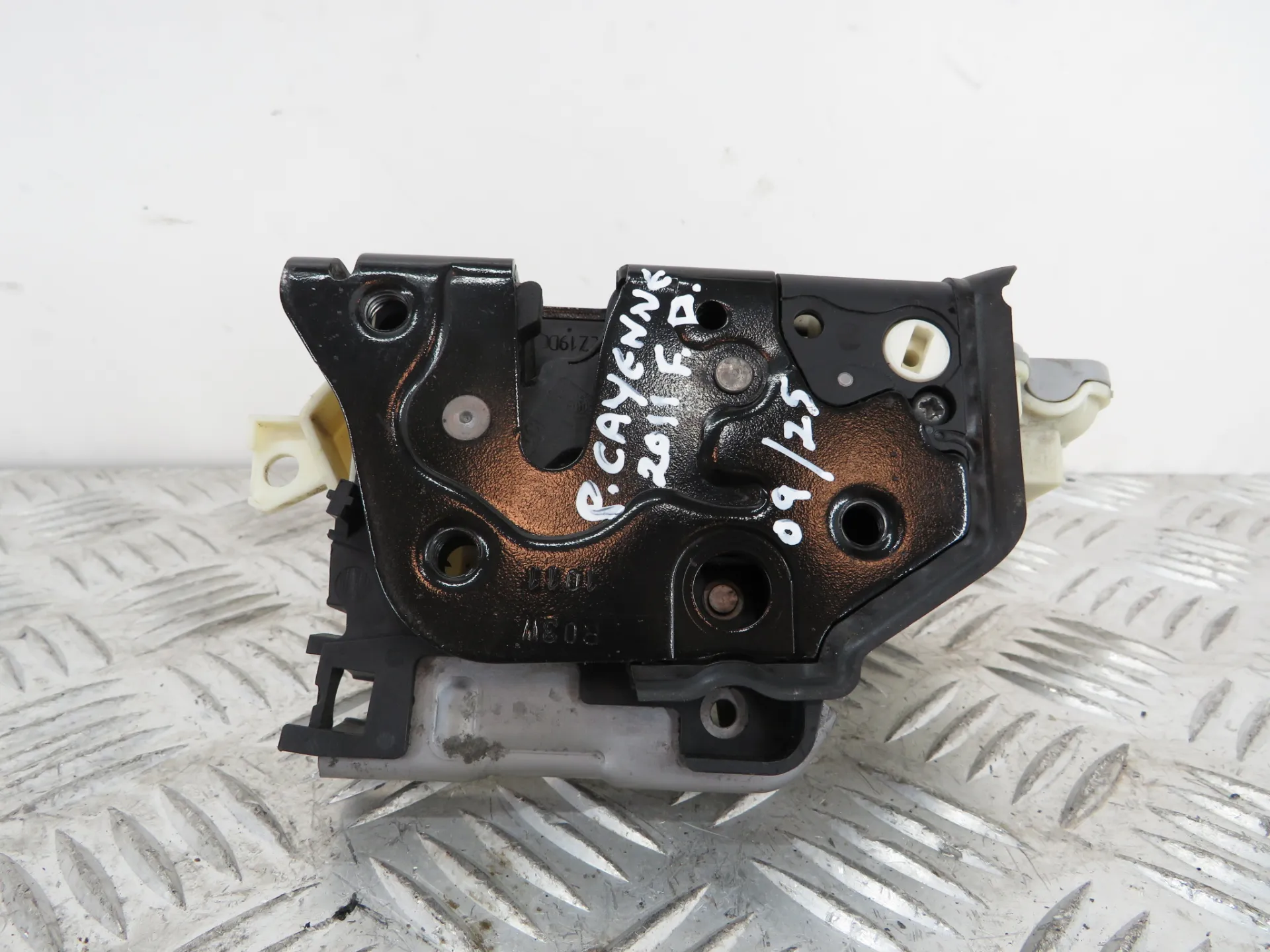 Front Right Door Lock PORSCHE Cayenne (92A) Imagem-2