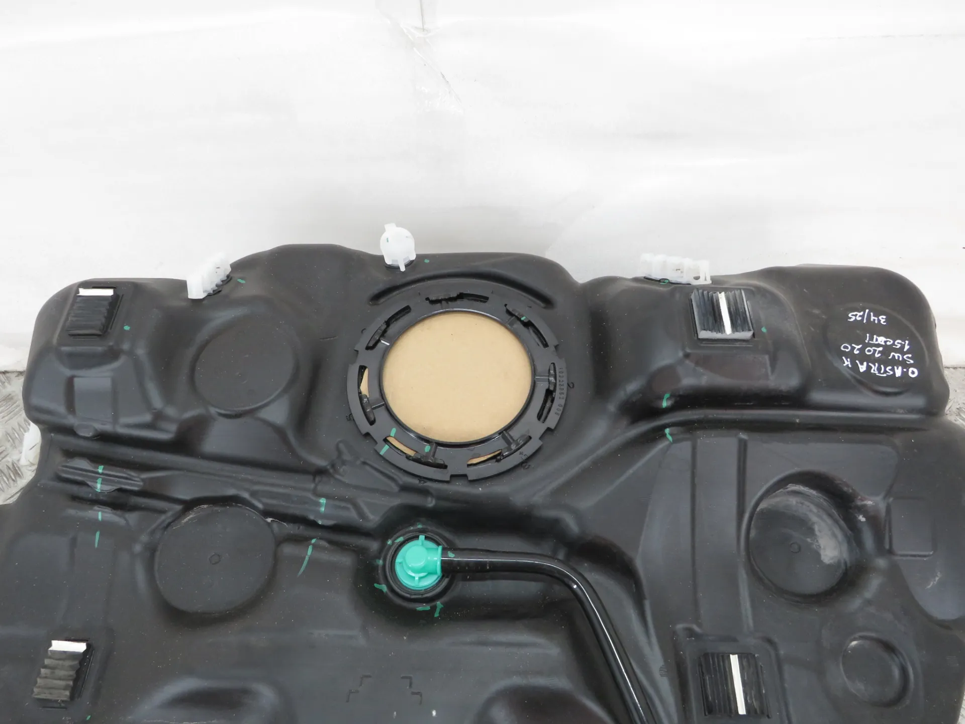 Fuel tank OPEL Astra K Sports Tourer Imagem-1