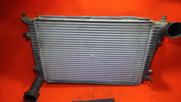Radiador do intercooler VOLKSWAGEN Caddy III Kombi (2KB, 2KJ, 2CB, 2CJ)