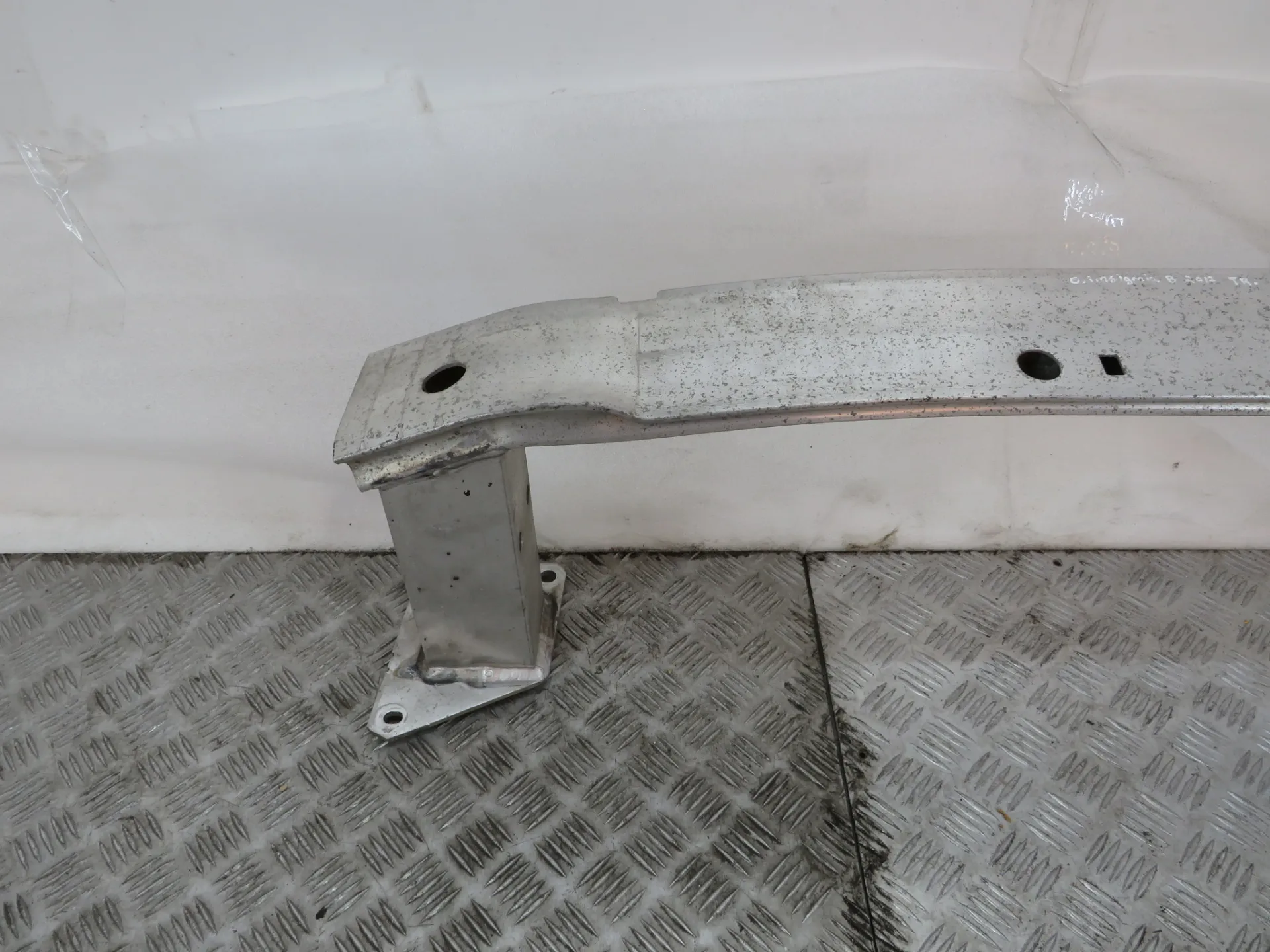 Rear bumper reinforcement OPEL Insignia B Sports Tourer (Z18) Imagem-1