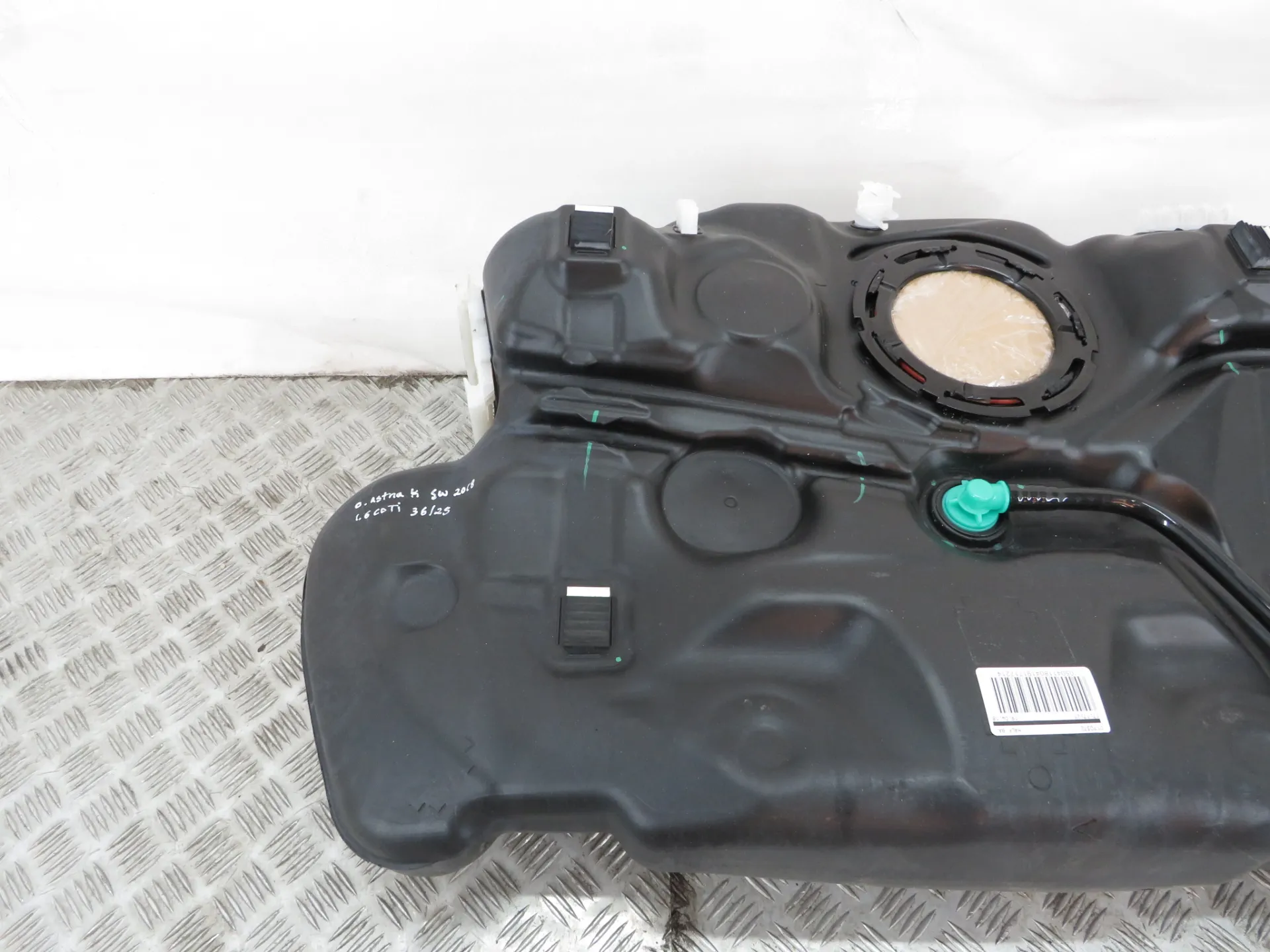 Fuel tank OPEL Astra K Sports Tourer Imagem-1
