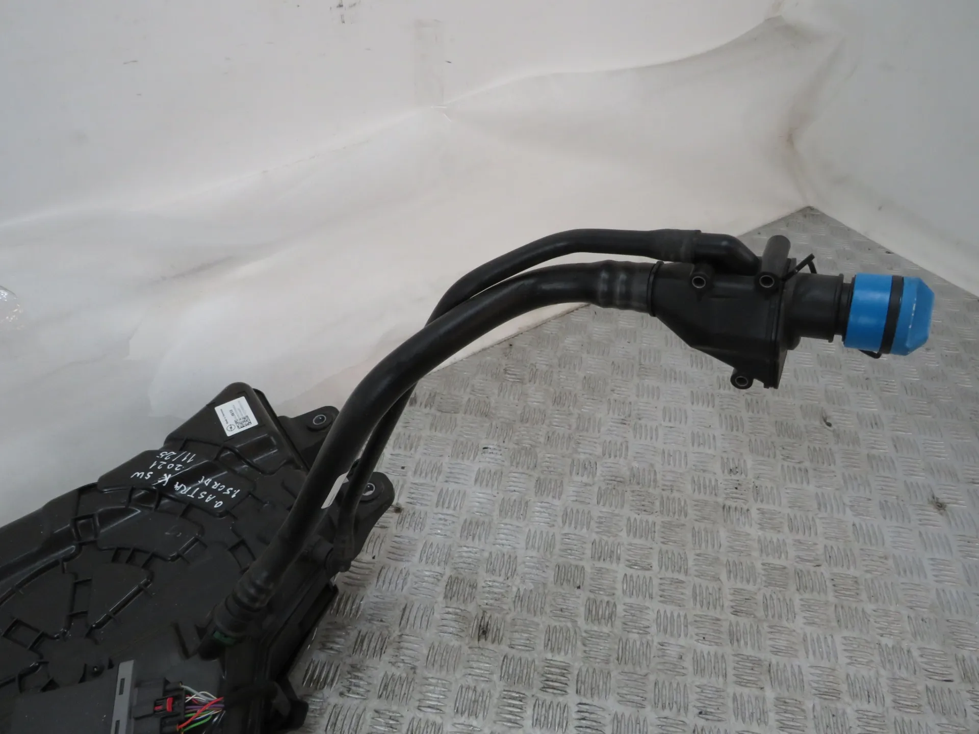 AdBlue tank OPEL Astra K Sports Tourer Imagem-1