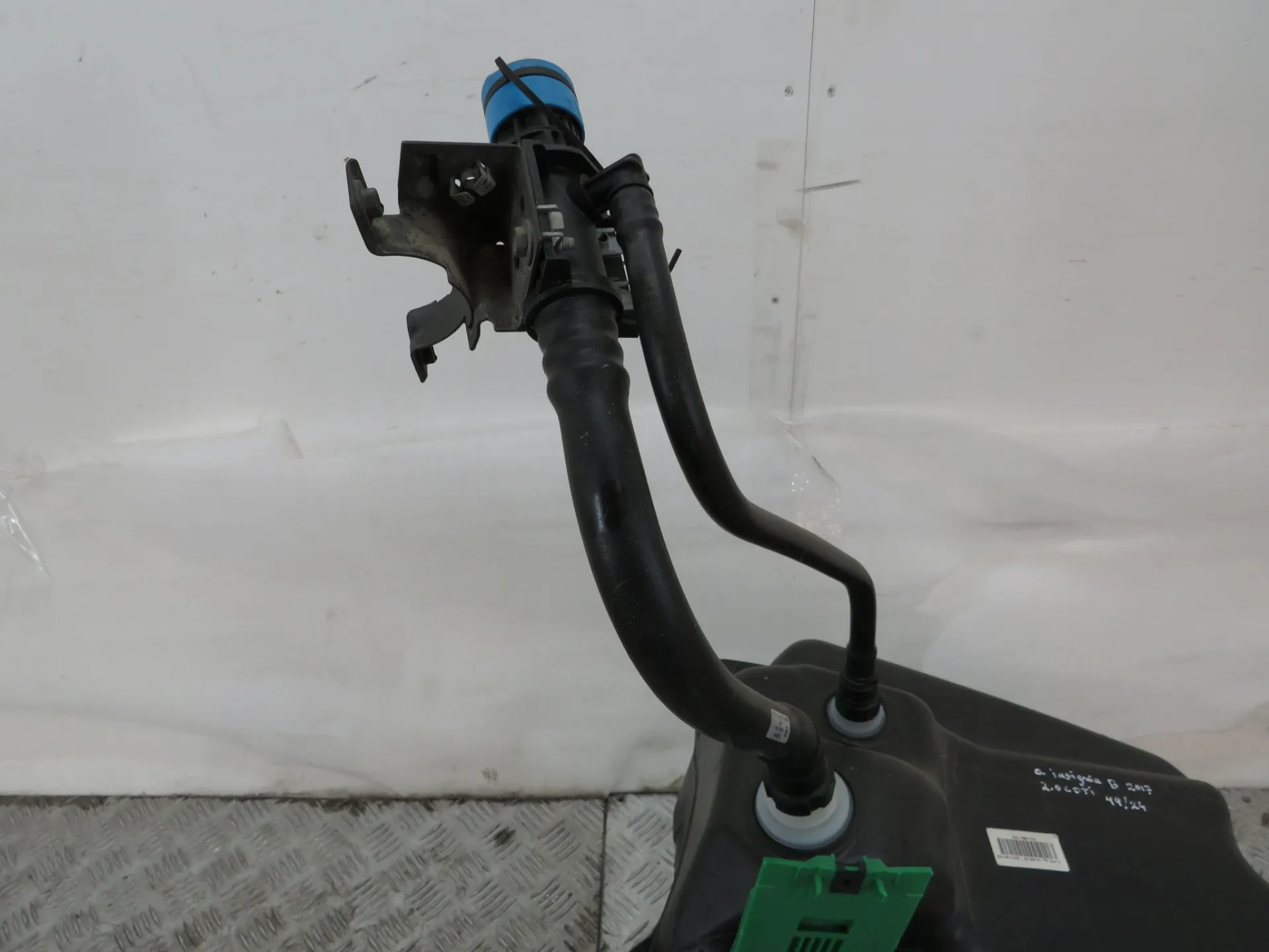 AdBlue tank OPEL Insignia B Sports Tourer (Z18) Imagem-1