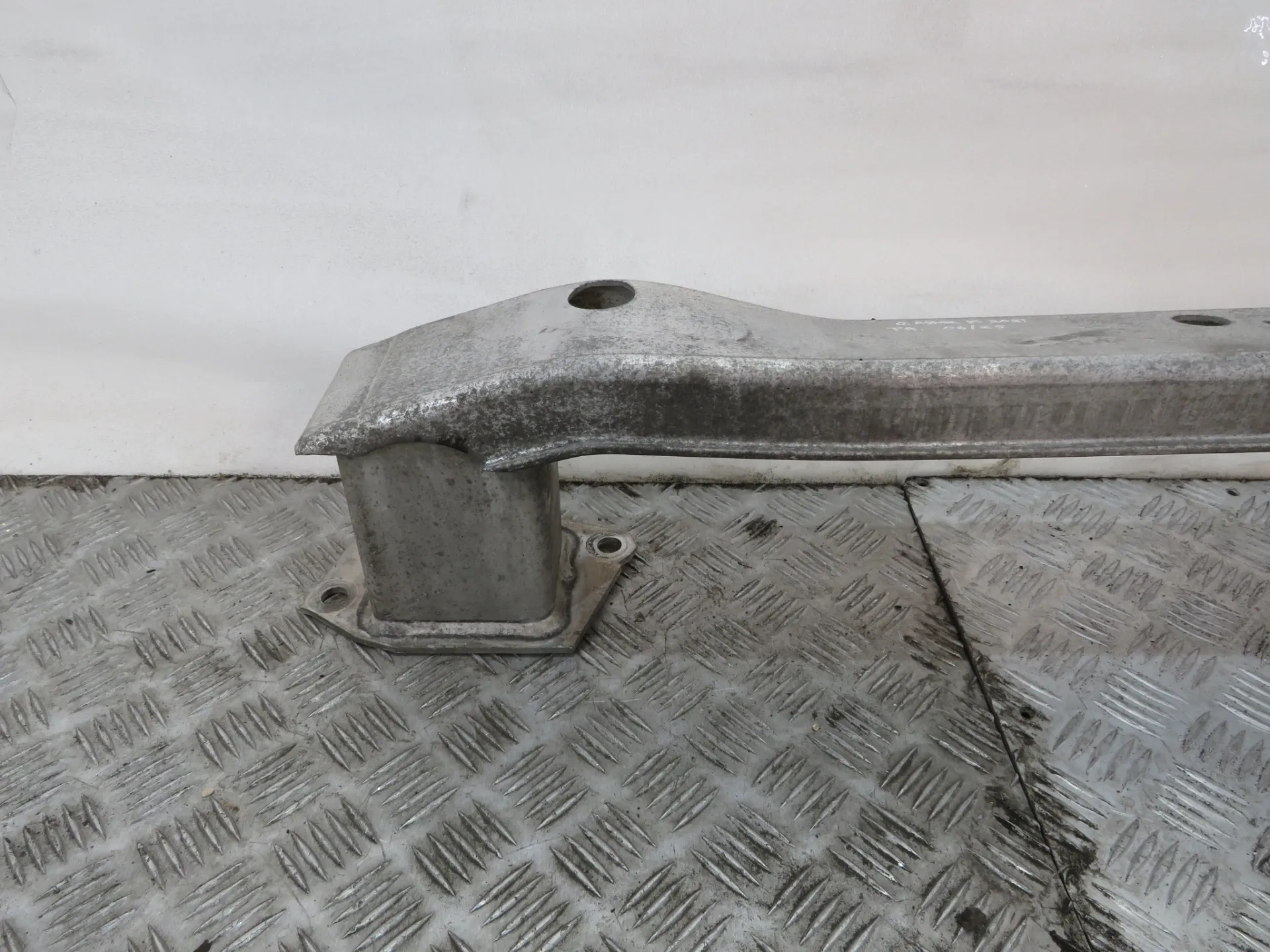 Rear bumper reinforcement OPEL Astra K Sports Tourer Imagem-1