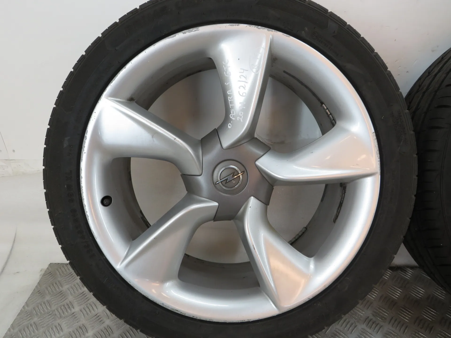 Wheel set OPEL Astra J GTC Imagem-1