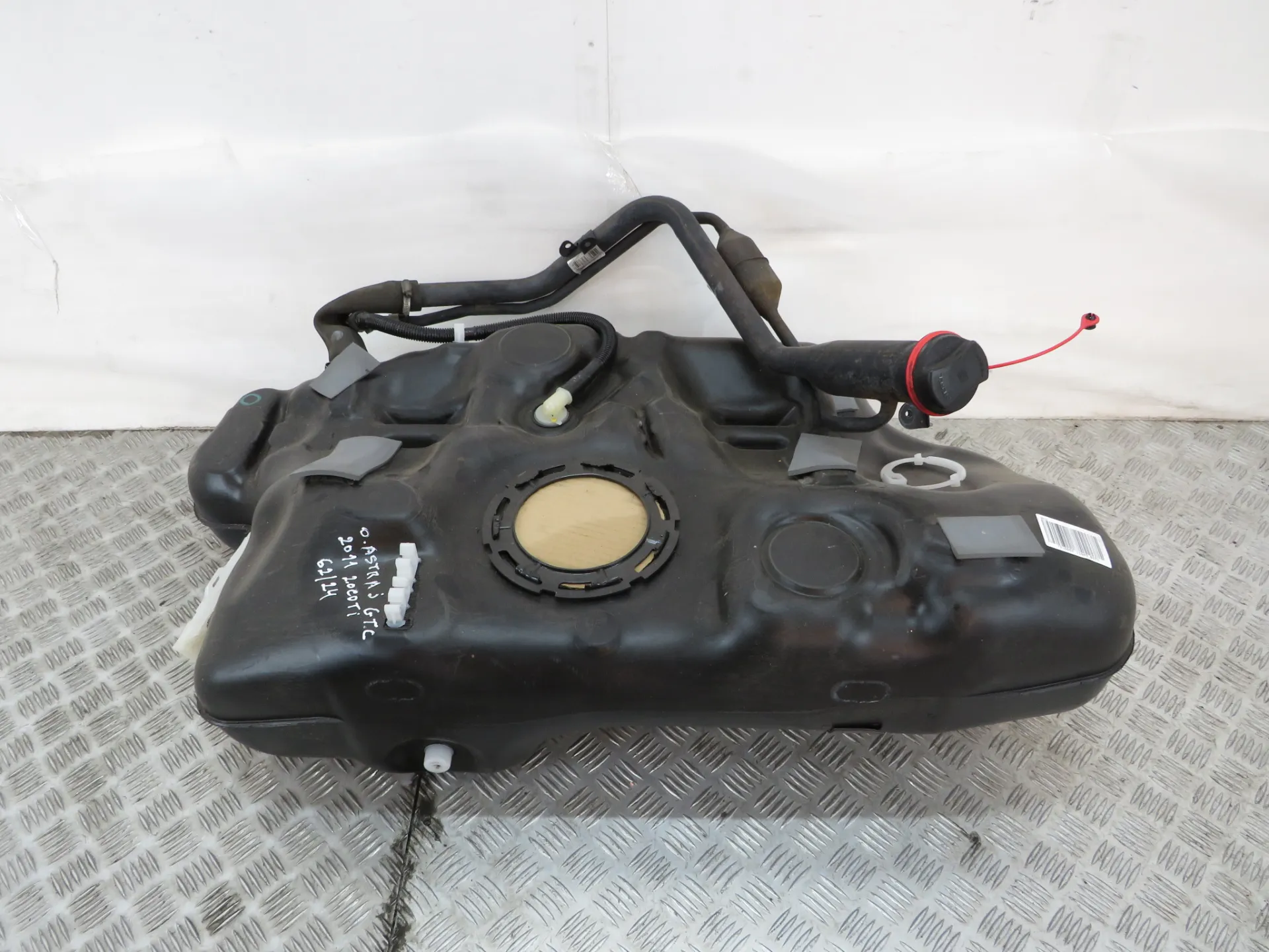 Fuel tank OPEL Astra J GTC