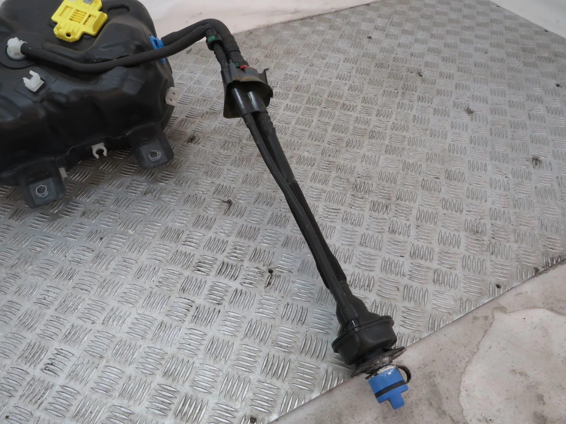 Serbatoio AdBlue FORD Transit Custom Kombi Imagem-1