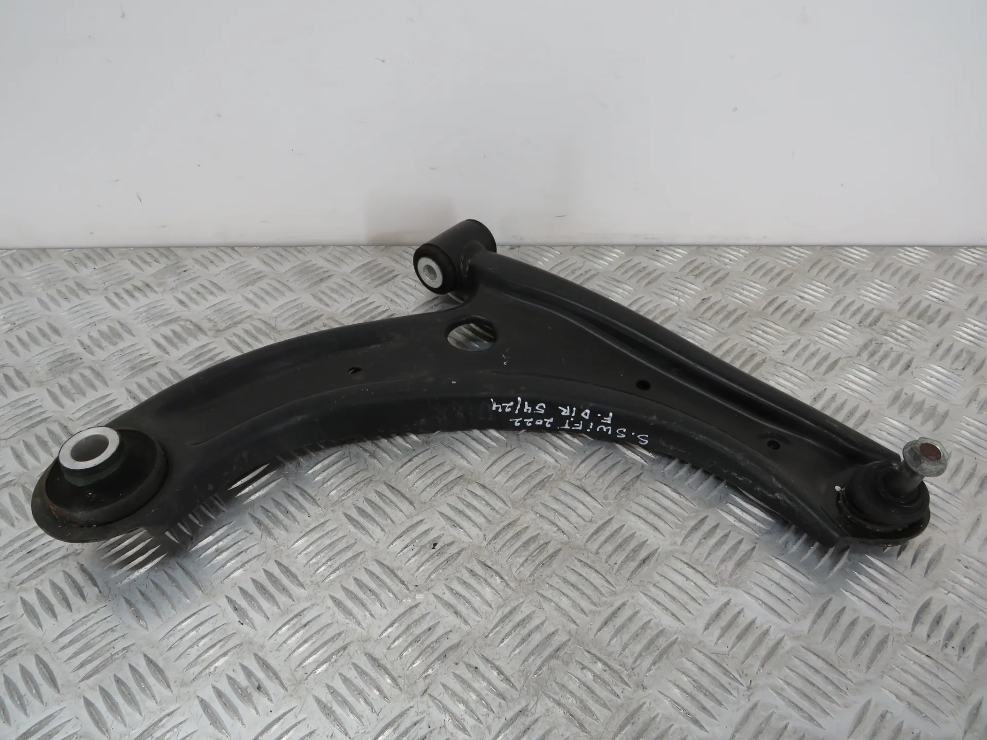 Braço de suspensão frente direito SUZUKI Swift V (RZ, AZ)