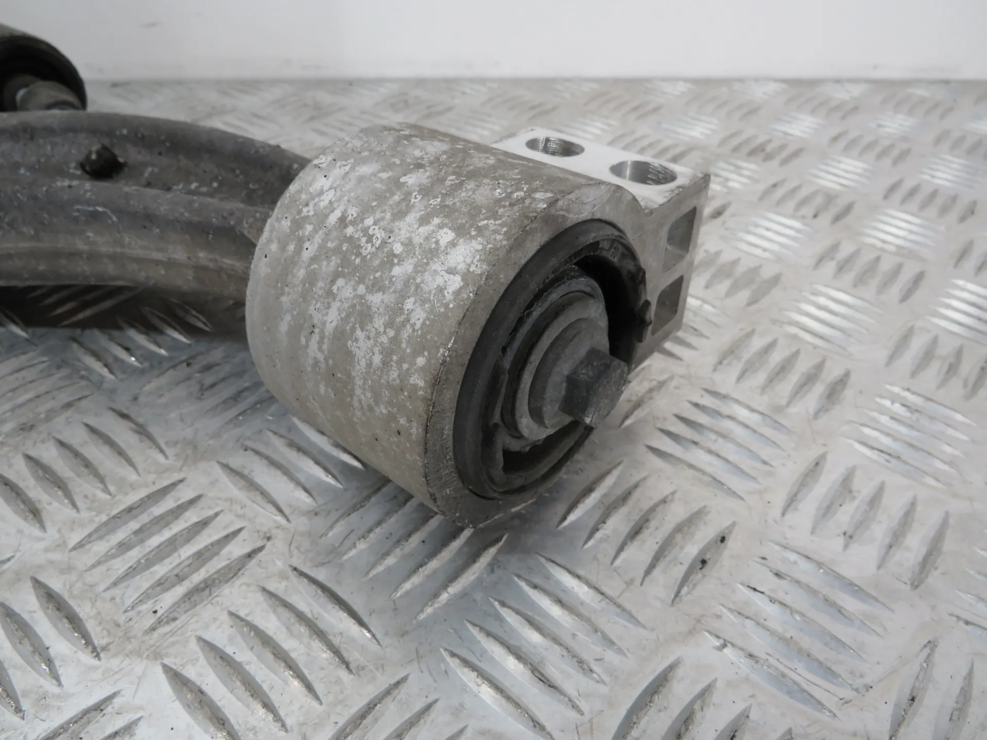 Left front suspension arm OPEL Astra J GTC Imagem-1