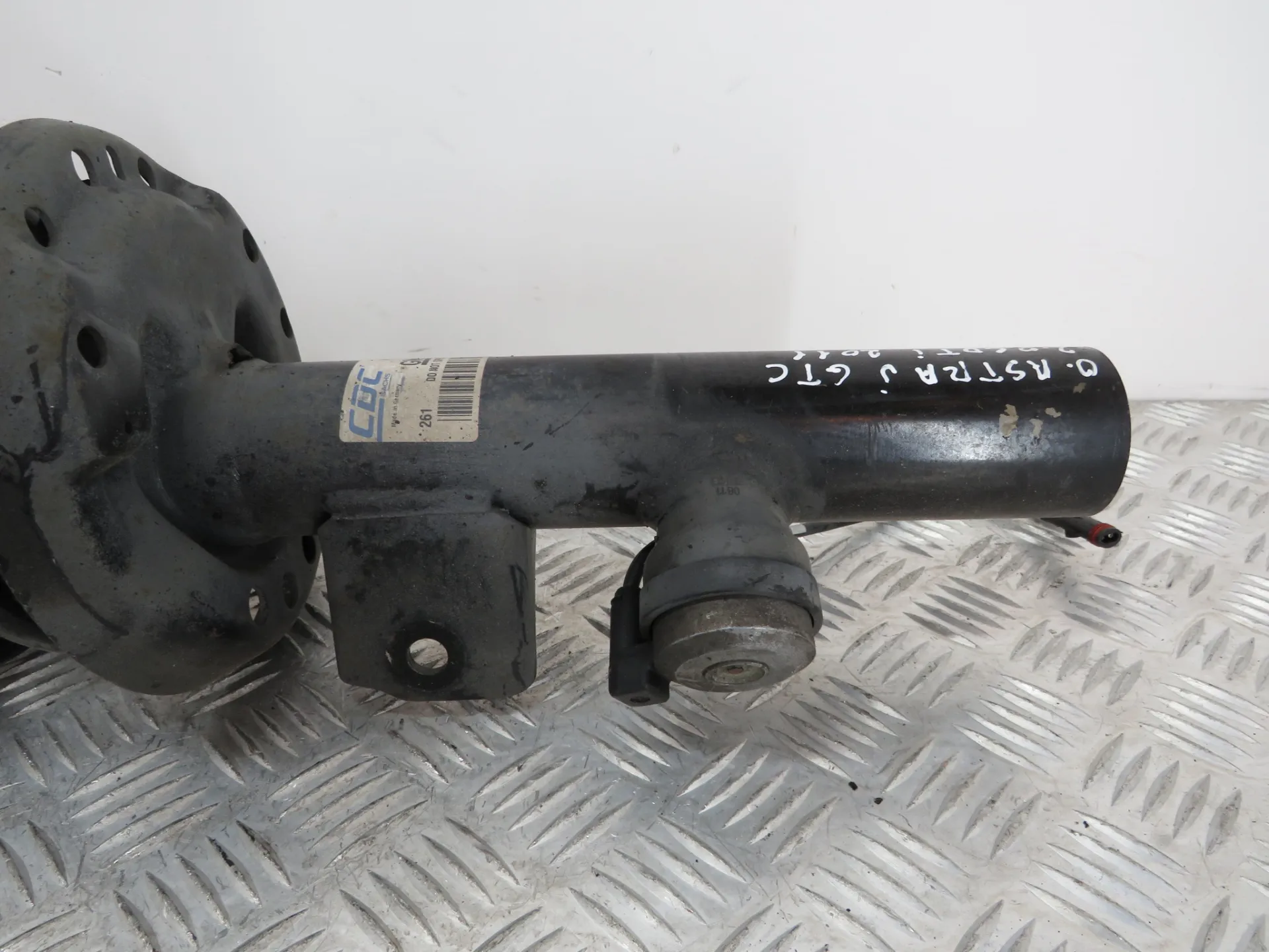 Right Front Shock Absorber OPEL Astra J GTC Imagem-2