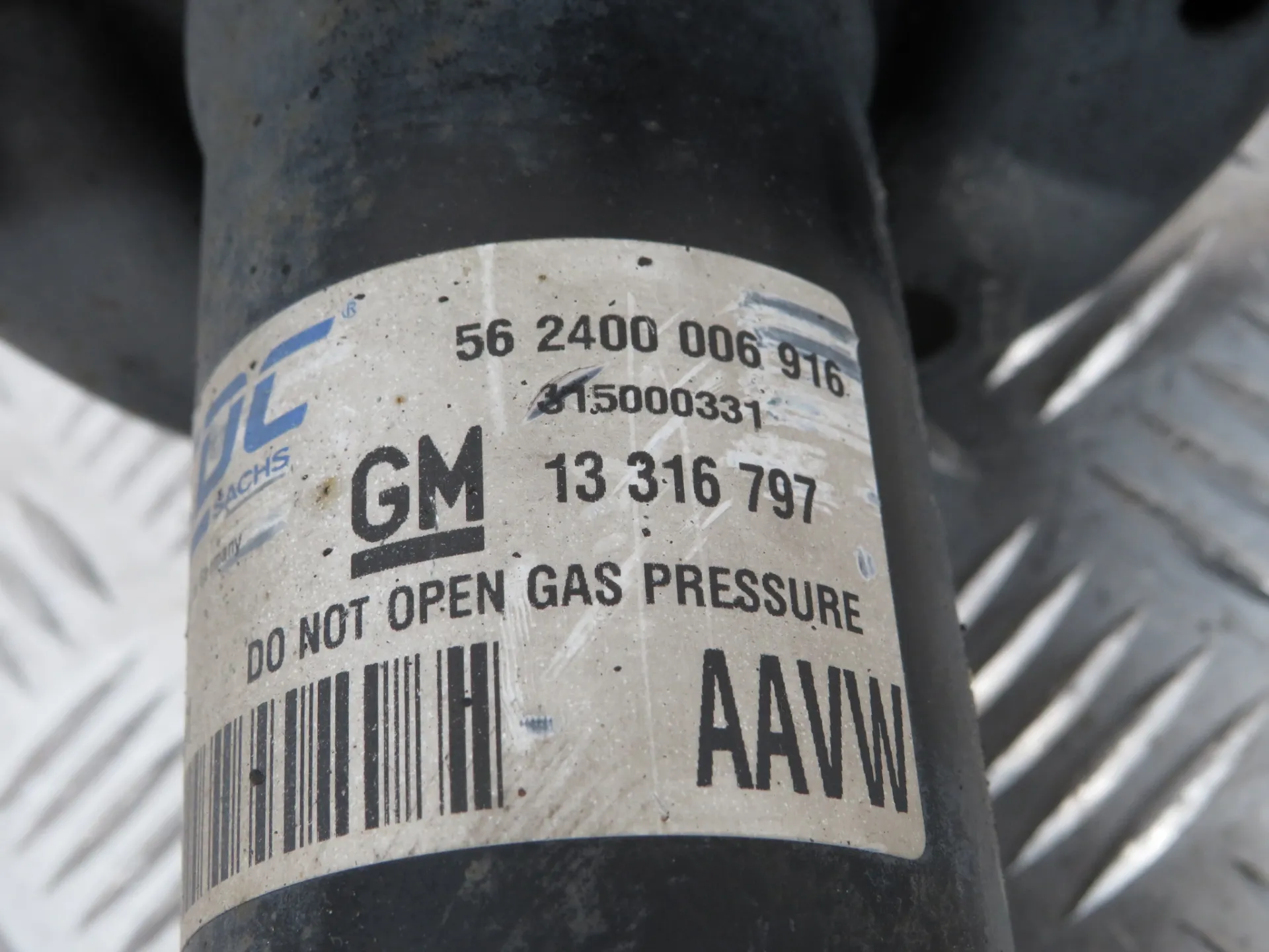 Right Front Shock Absorber OPEL Astra J GTC Imagem-3