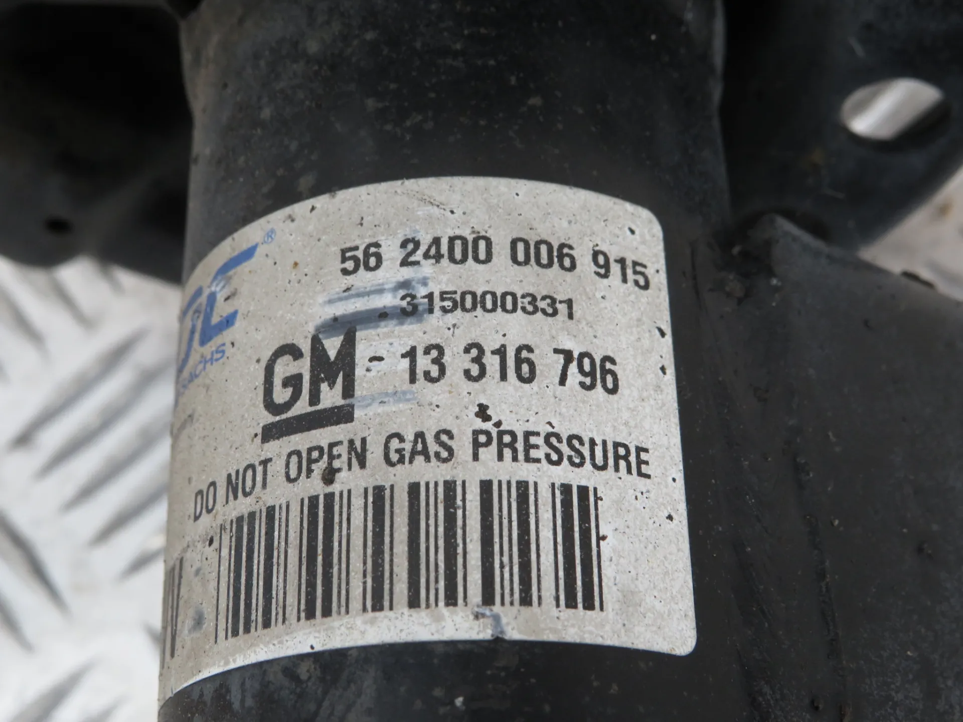 Left Front Shock Absorber OPEL Astra J GTC Imagem-3