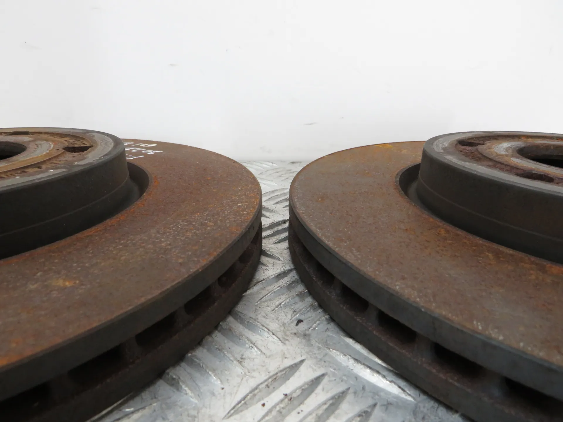 Disco freno anteriore destro FORD Puma (J2K, CF7) Imagem-1