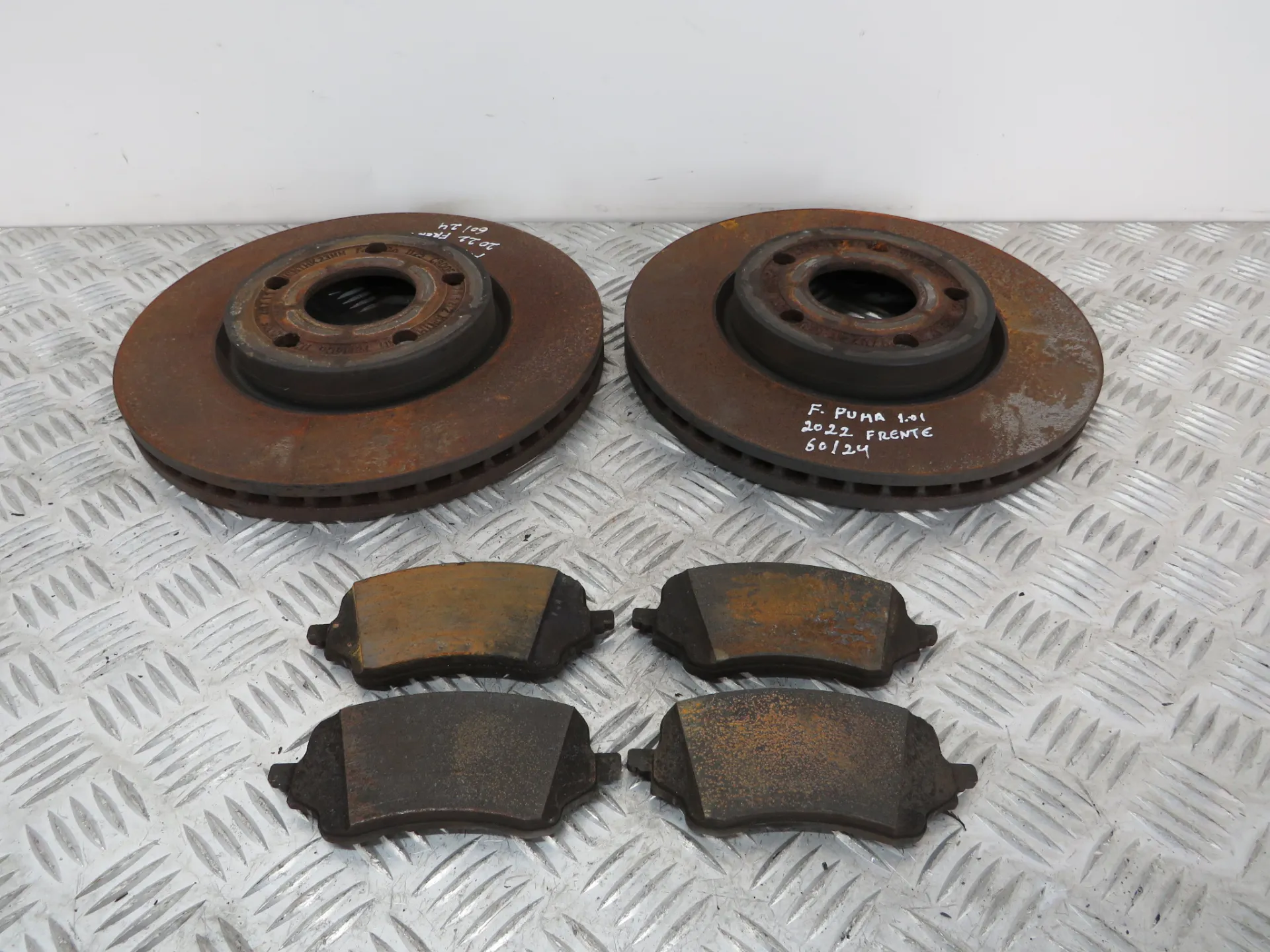 Disco freno anteriore destro FORD Puma (J2K, CF7)