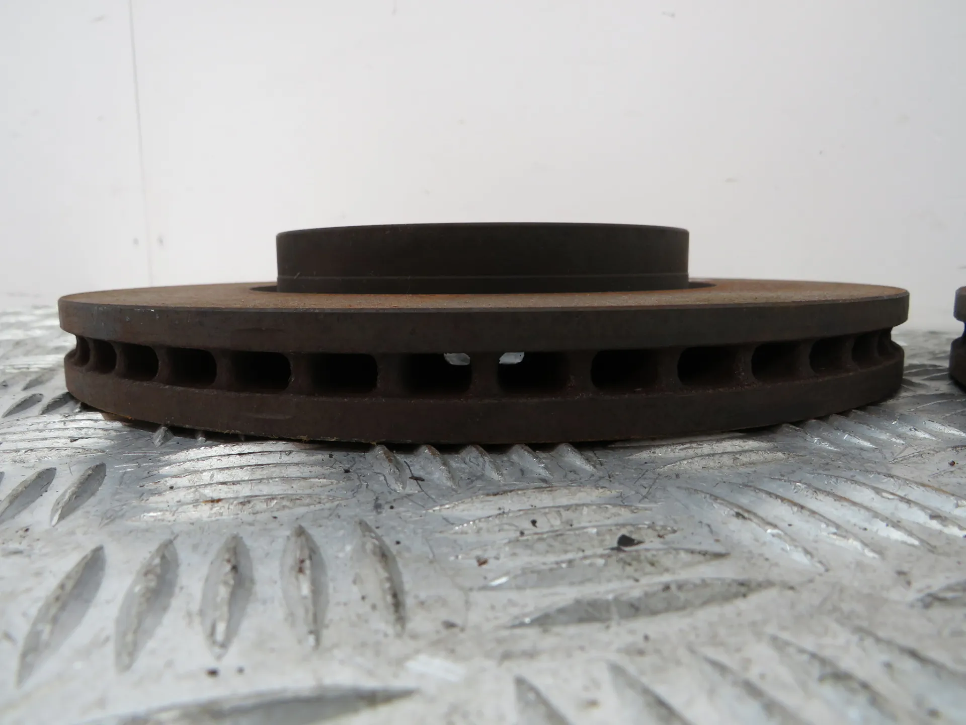 Disco freno anteriore destro FORD Puma (J2K, CF7) Imagem-3