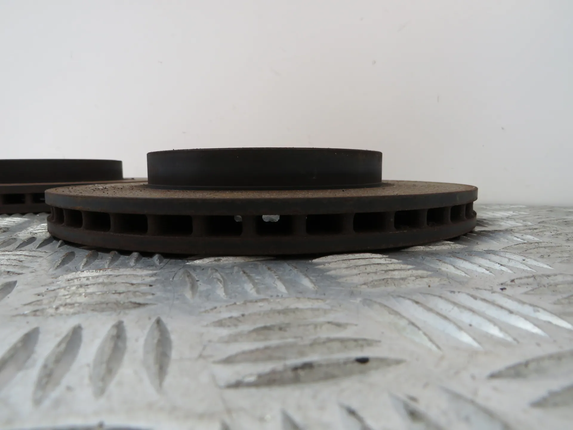 Disco travão frente direito SUZUKI Swift V (RZ, AZ) Imagem-2